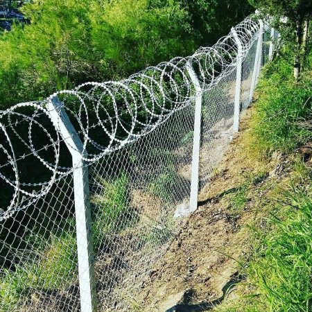 2,40 BETON DİREK ÜZERİ HELEZONİK JİLETLİ TEL